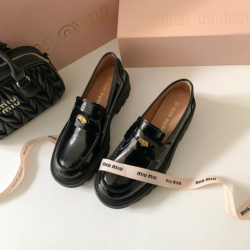 Dame Chunky Loafer med blankt overmateriale og robust profil Stilla