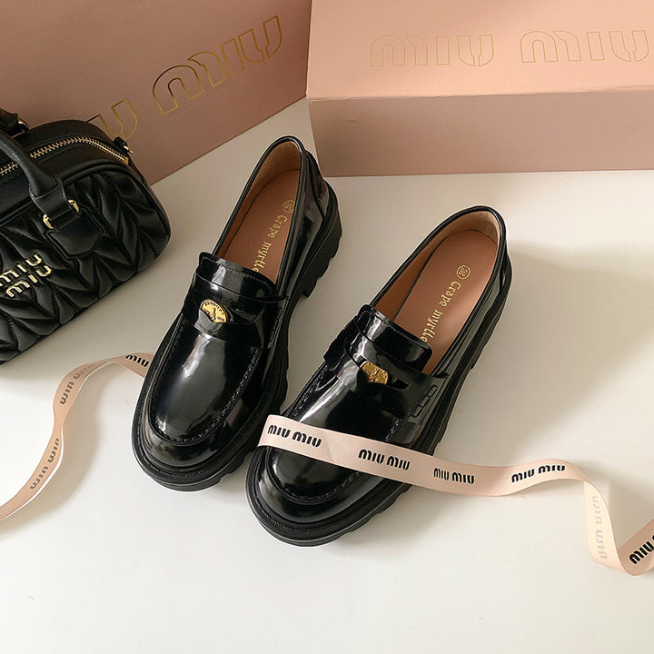 Dame Chunky Loafer med blankt overmateriale og robust profil Stilla