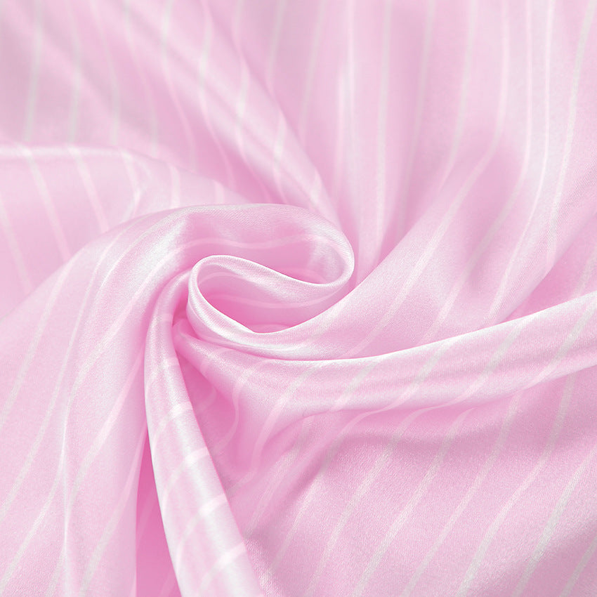 Dame Satin Kort-Pyjama-Sæt med elegant stribedetail og behagelig pasform Stilla