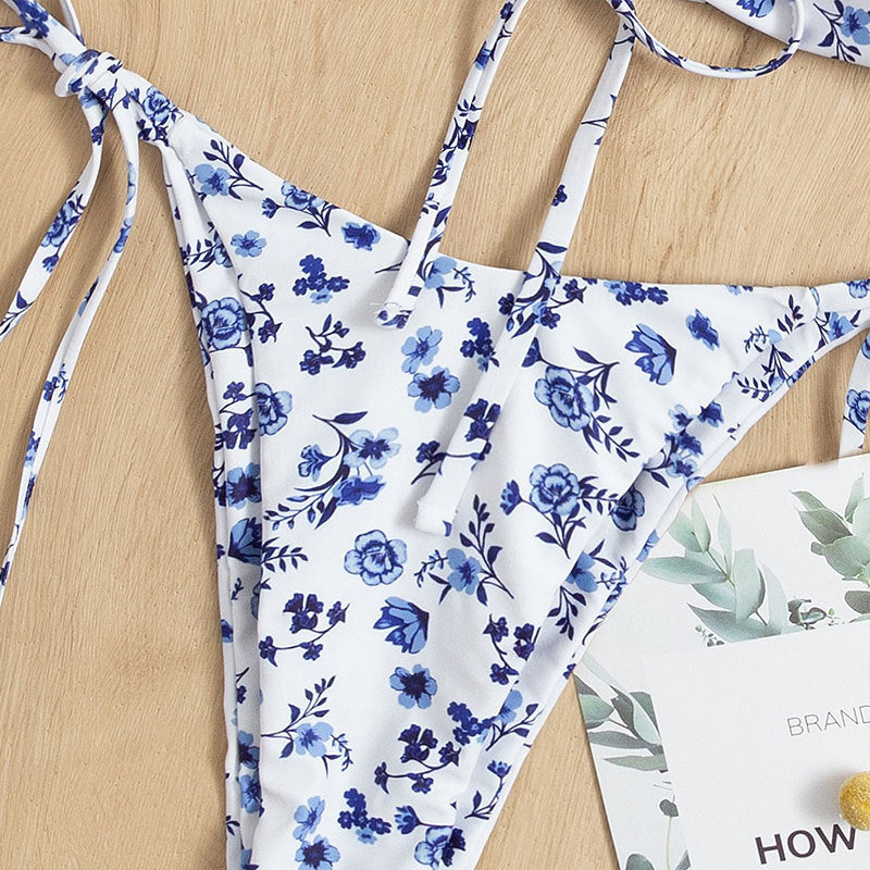 Dame bandeau-bikini med florale accenter og legende snørredetalje Skovae