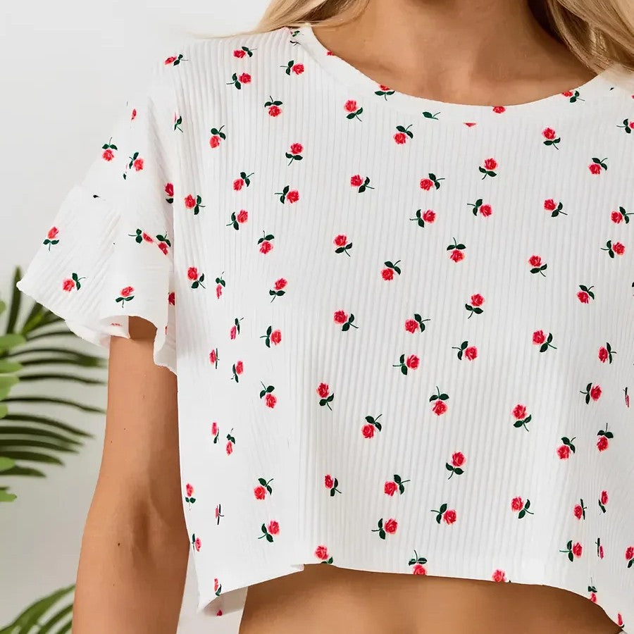 Dame let pyjamasæt med legende blomsterdesign og flæser Stilla