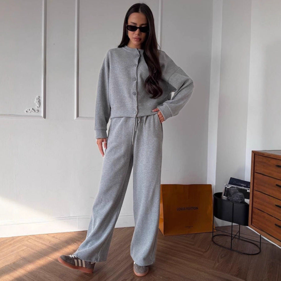 Kvinders afslappede hoodie jumpsuit med brede ben og knapdetaljer Skovae