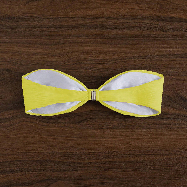Dame Bandeau-bikini top med moderne flæse-design og stærk støtte Stilla