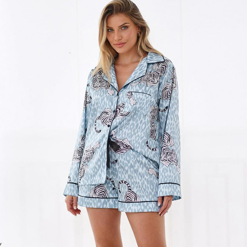 Dame Satin-Pyjama-Sæt med dyreprint og elegante detaljer Stilla