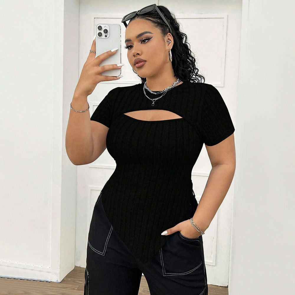Dame figursyet top med moderne cut-out og ribstruktur Stilla