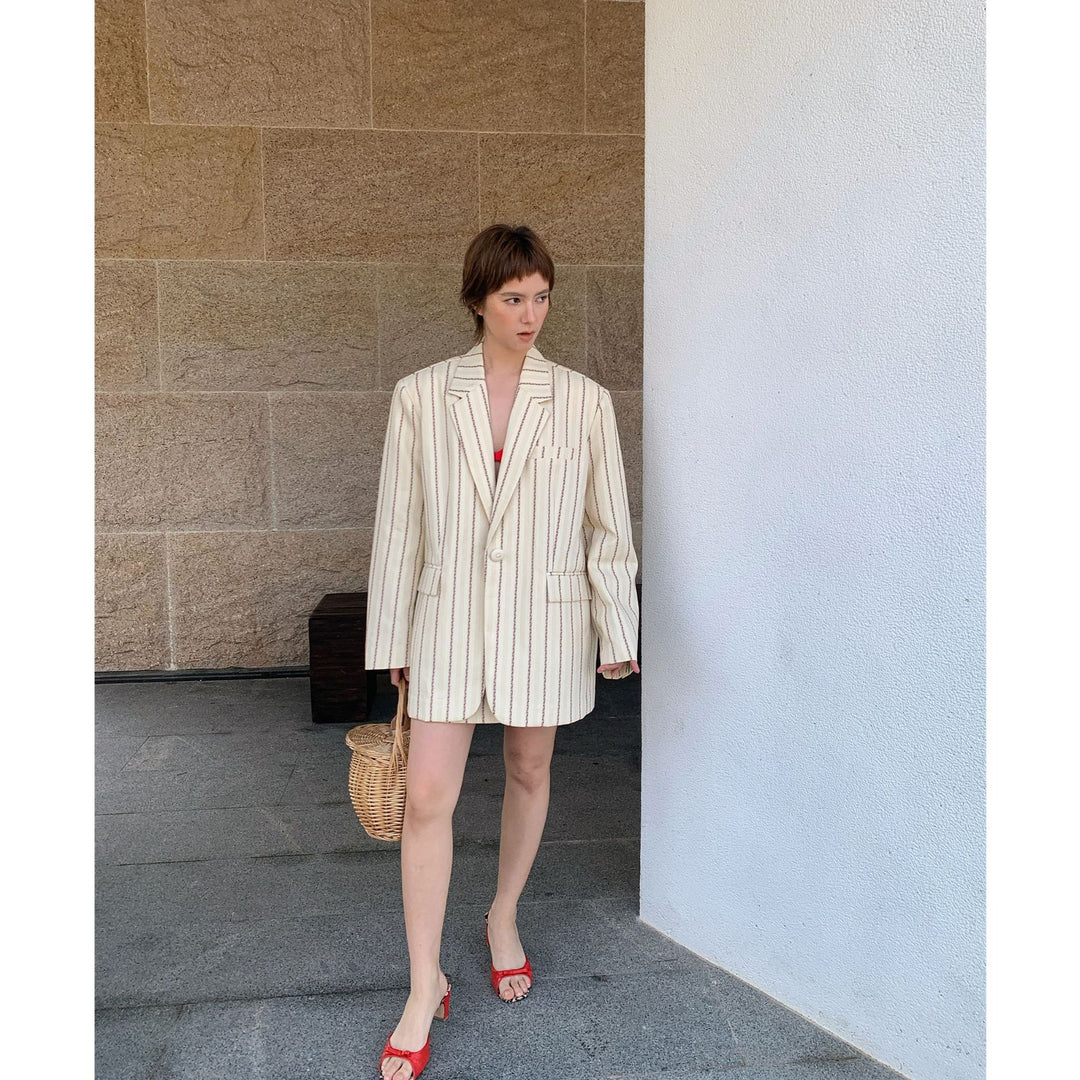 Dame elegant stribet blazer og nederdel kombination Stilla