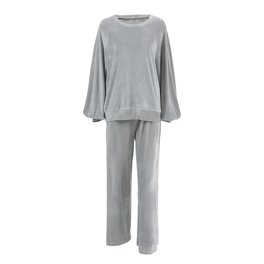 Dame hyggeligt loungewear-sæt med løstsiddende top og komfortable bukser Stilla