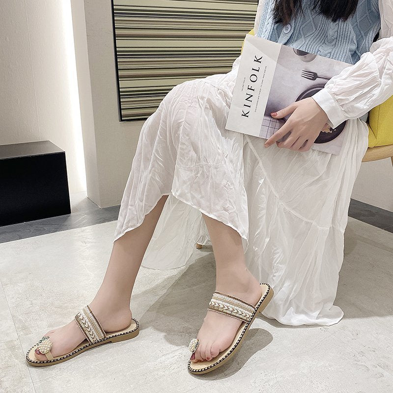 Dame sandaler med elegant perlepynt og smart rem Stilla