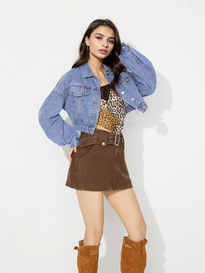 Kvindernes cropped denimjakke med(voluminøse) ærmer og trendy knapdetaljer Stilla