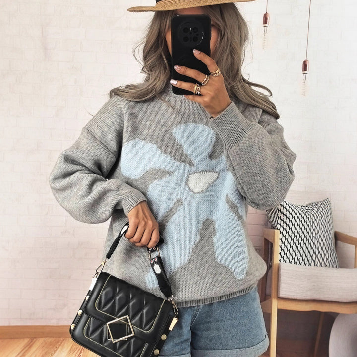Kvinders afslappede strikket sweater med farverigt blomster mønster og sænkede skuldre Stilla