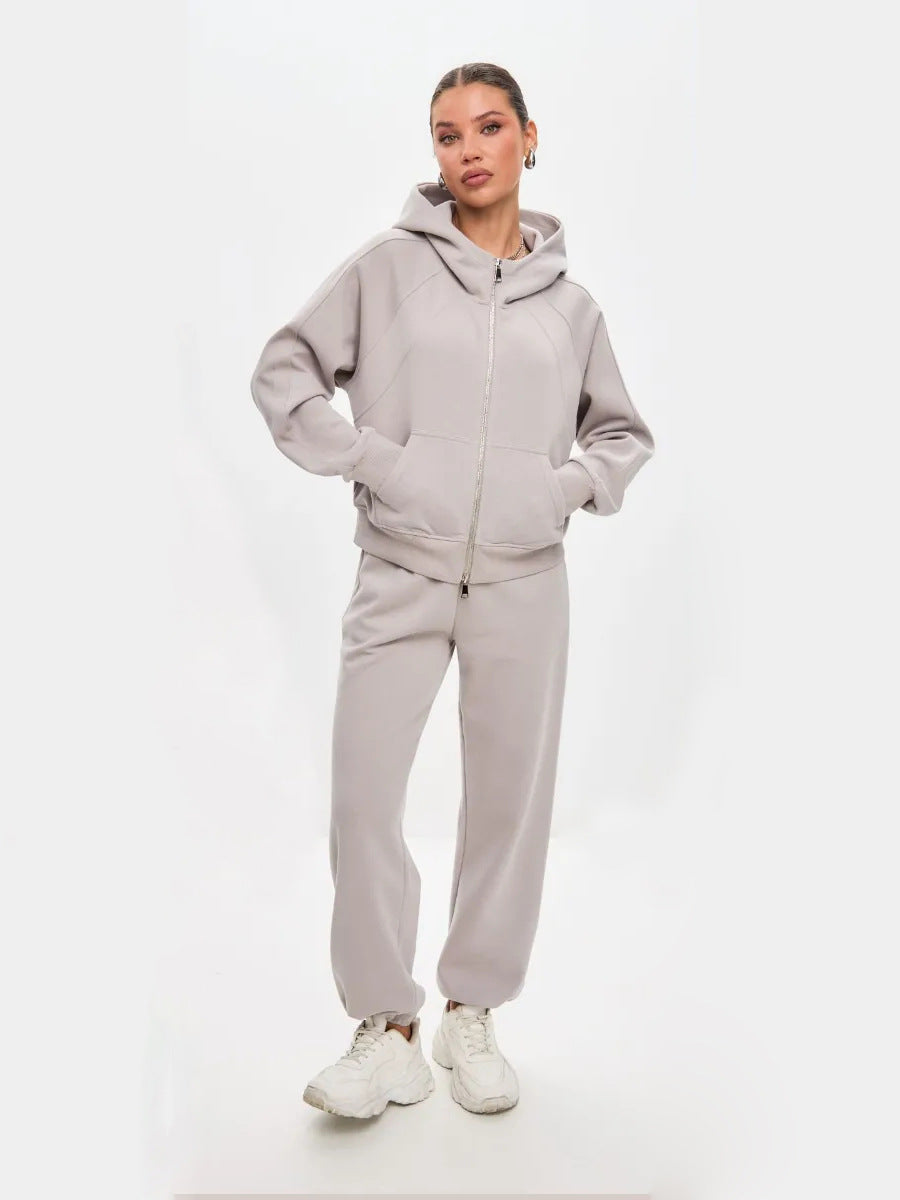 Kvinders fritids hoodie og joggingbukser sæt med høj kvalitet bomuldsblanding og moderne lynlås Skovae