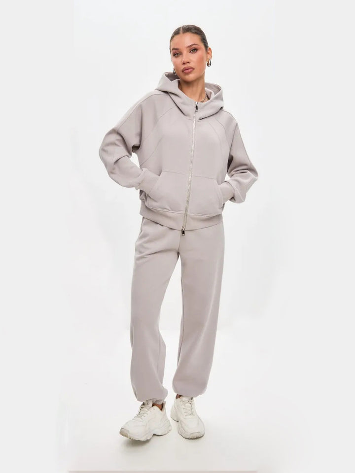 Kvinders fritids hoodie og joggingbukser sæt med høj kvalitet bomuldsblanding og moderne lynlås Skovae