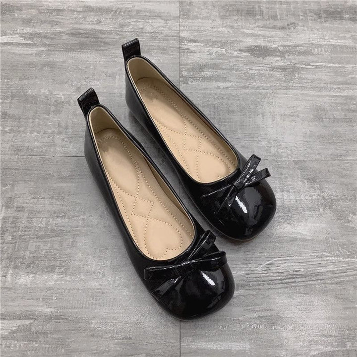 Dame ballerinas med elegant sløjfedekoration og blank overflade Stilla