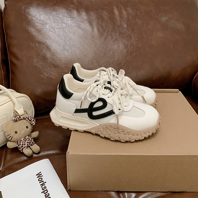 Dame sporty sneakers med åndbar mesh-overflade og robust profil Stilla