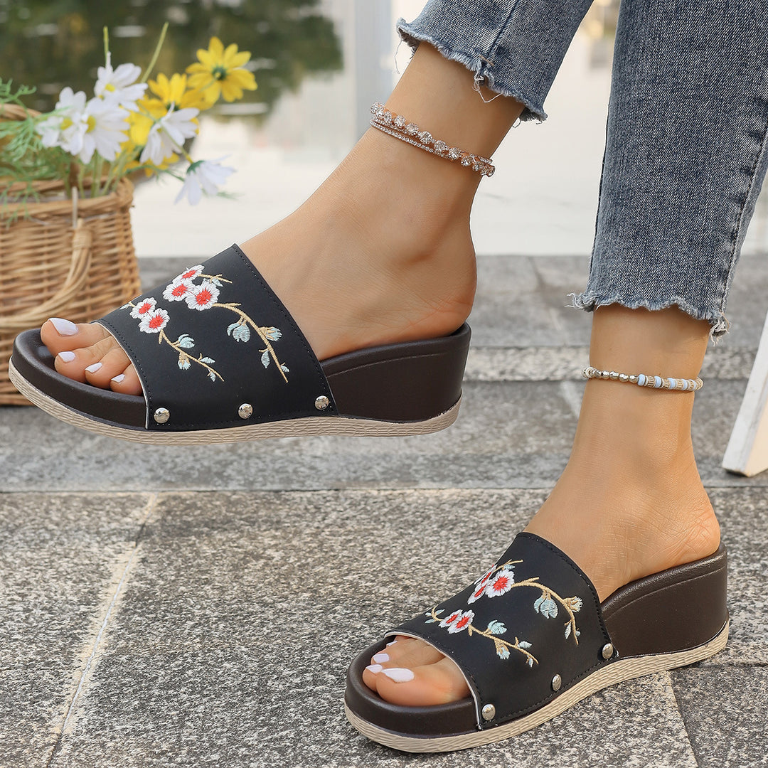 Dame Behagelige Remsandaler med floral broderi design og anatomisk fodseng Stilla