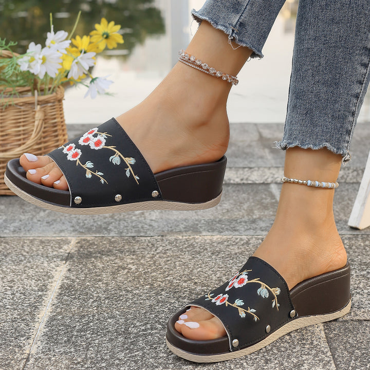 Dame Behagelige Remsandaler med floral broderi design og anatomisk fodseng Stilla