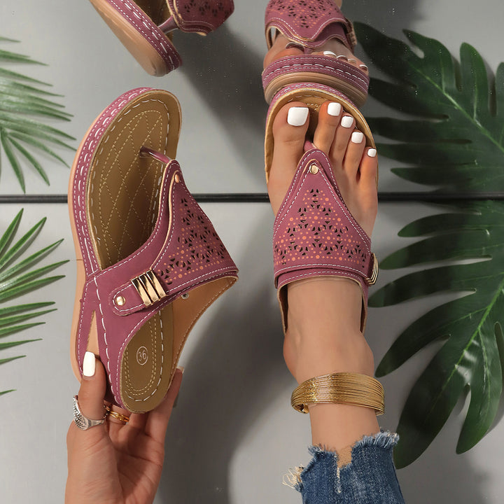 Dame Elegante og luftige tæerne-adskillelse-sandaler med moderne hulmønster og skridsikker sål Stilla