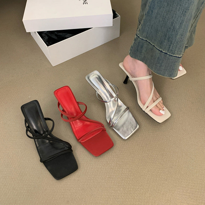 Dame Mules med elegant metallic-remdesign og moderigtig blokhæl Stilla