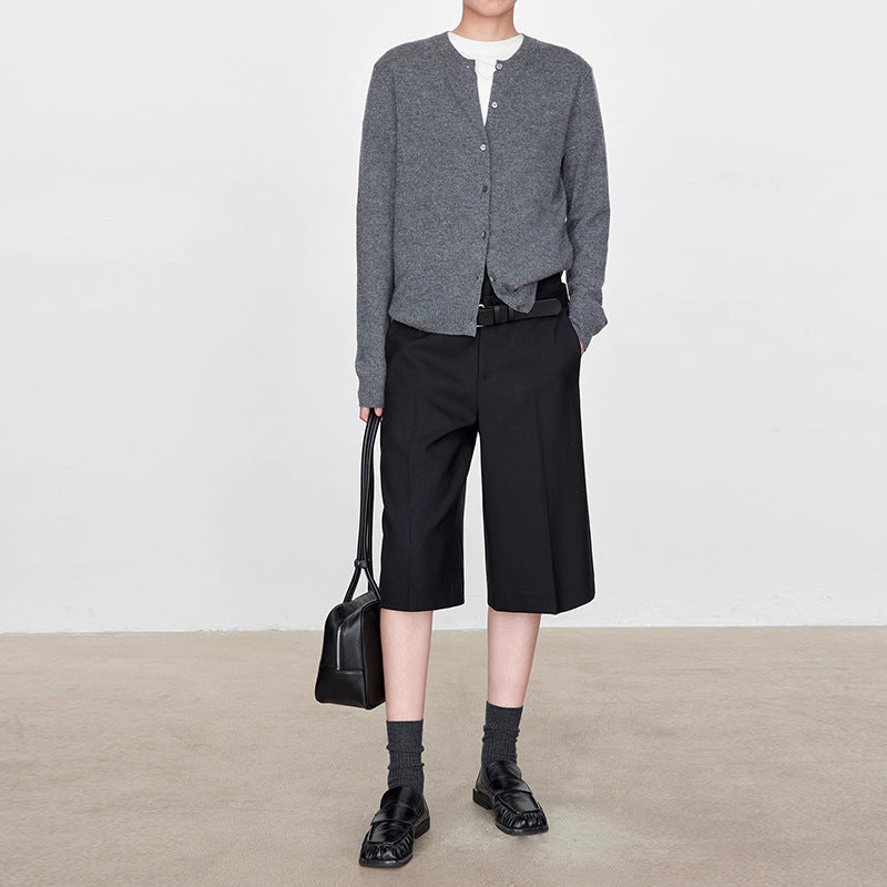 Dame sportlig blousonjakke med moderne snit og dertil passende kort shorts i elegant look Stilla