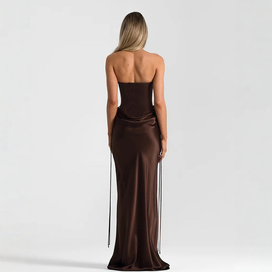 Dame elegant figurtilpasset aftenkjole med raffineret flæsedesign og justerbare stropper Skovae