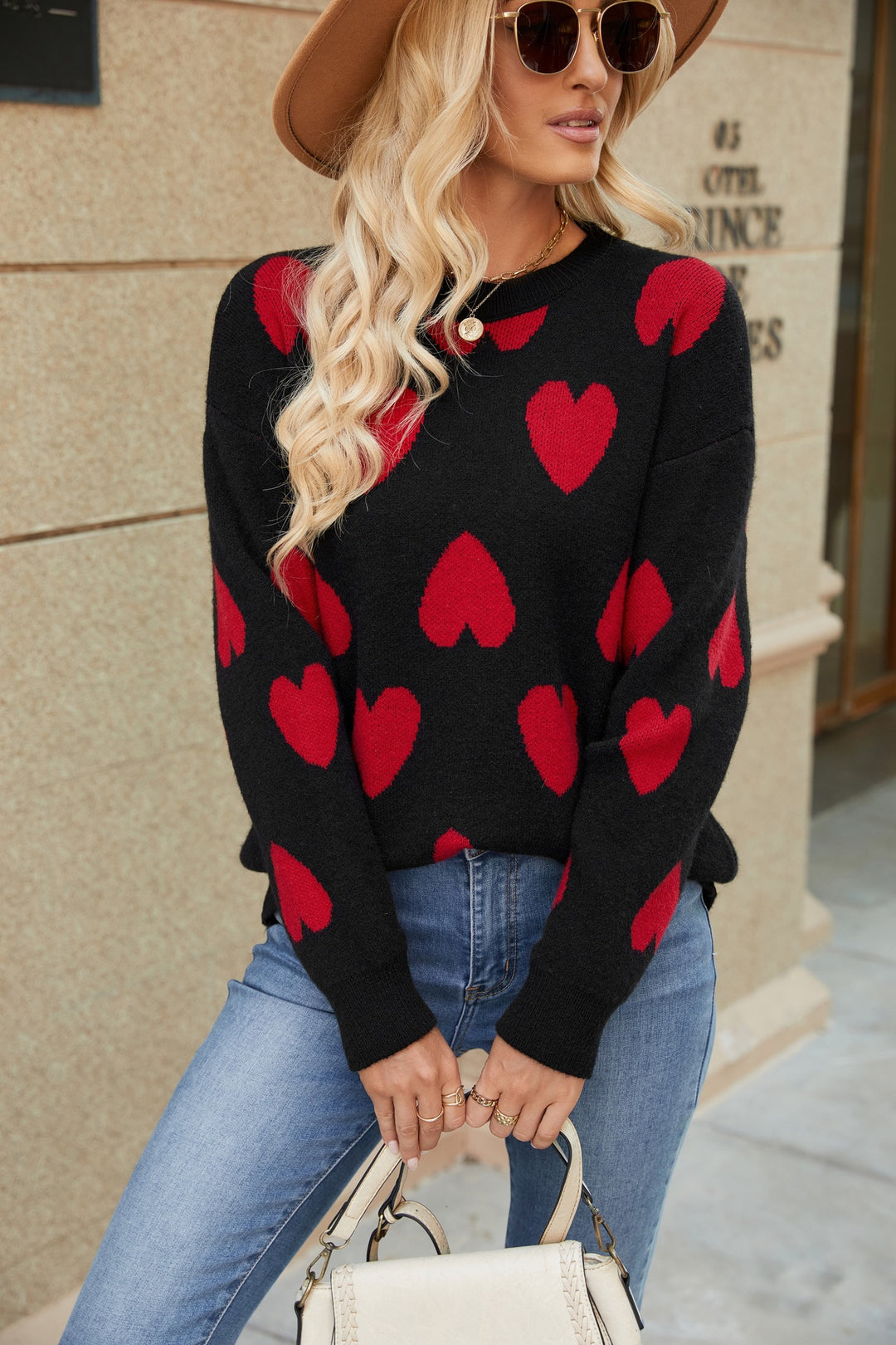 kvinders sweater med hjerte mønster og afslappet pasform