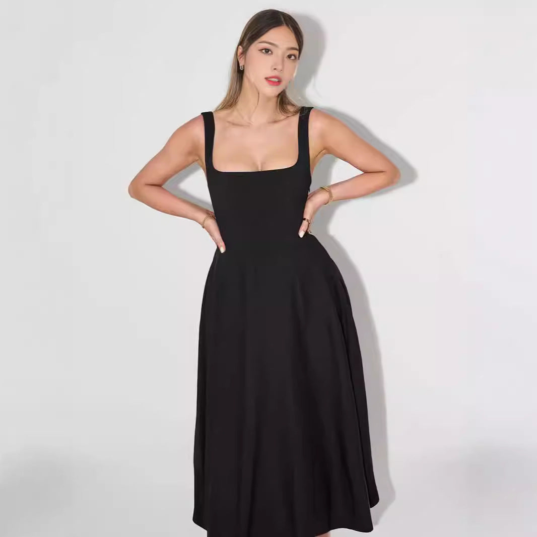 Dame Maxikjole med elegant firkantet udskæring og svingende skørt Stilla