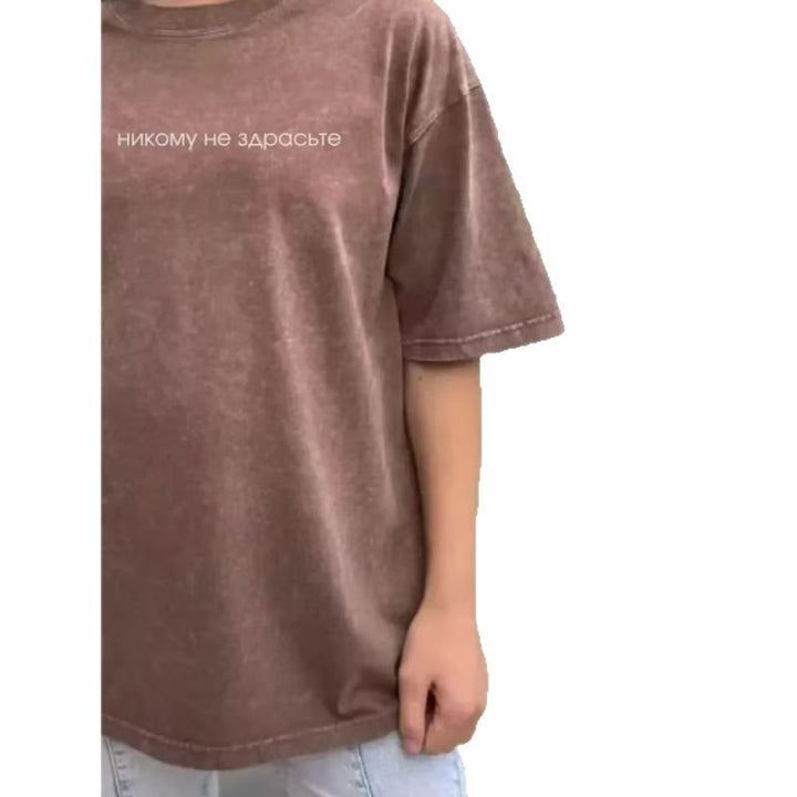 Dame T-shirt med moderne minimalistisk skrift og afslappet oversized snit Stilla