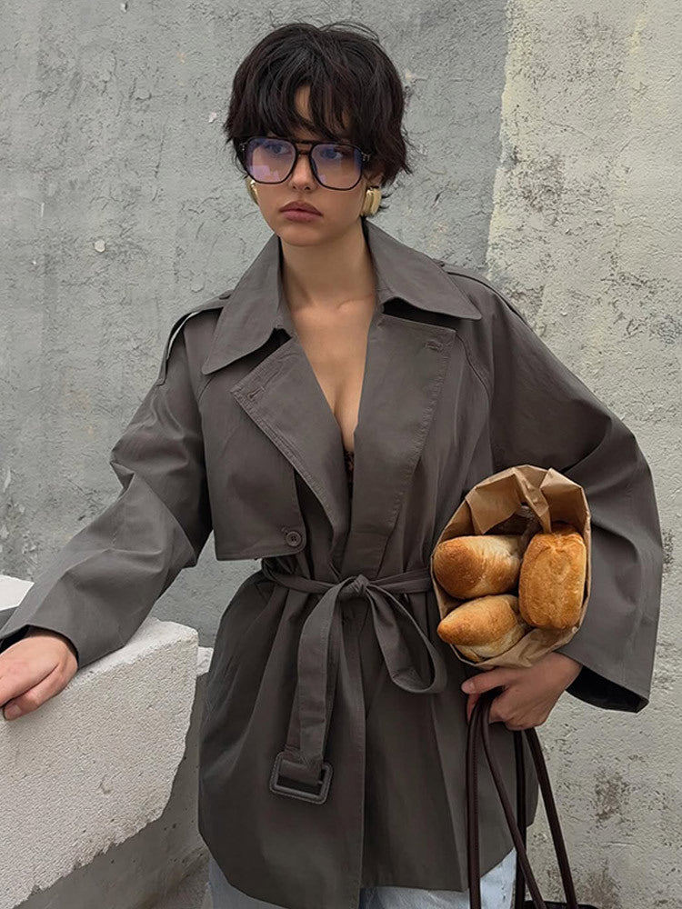 Dame modische trenchcoat-jakke med aftageligt bælte og oversized fit Stilla