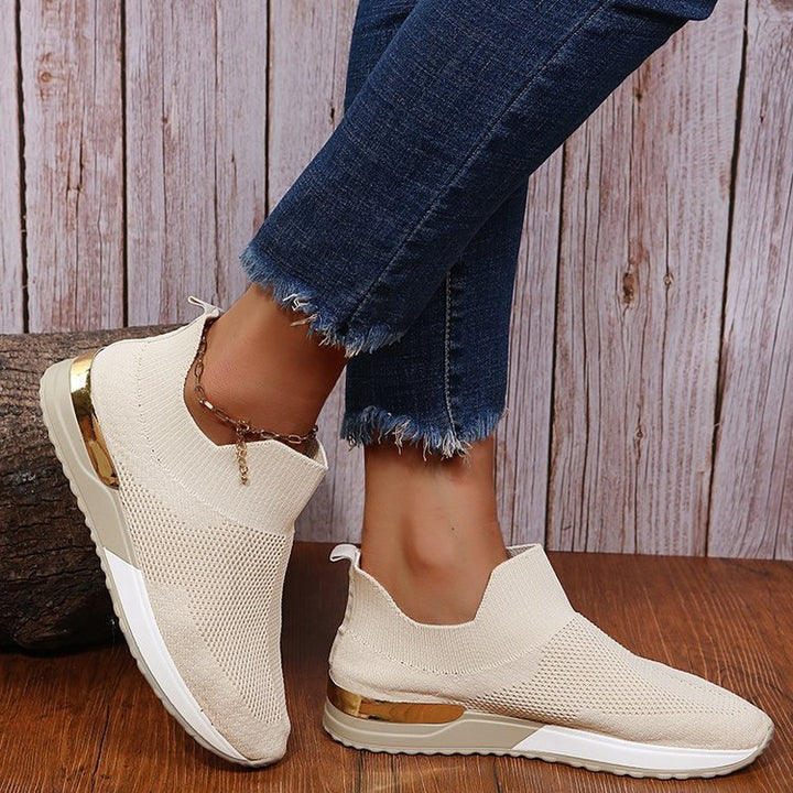 Dame Slip-On Sneakers med åndbart strik-overmateriale og fashionable accenter Stilla