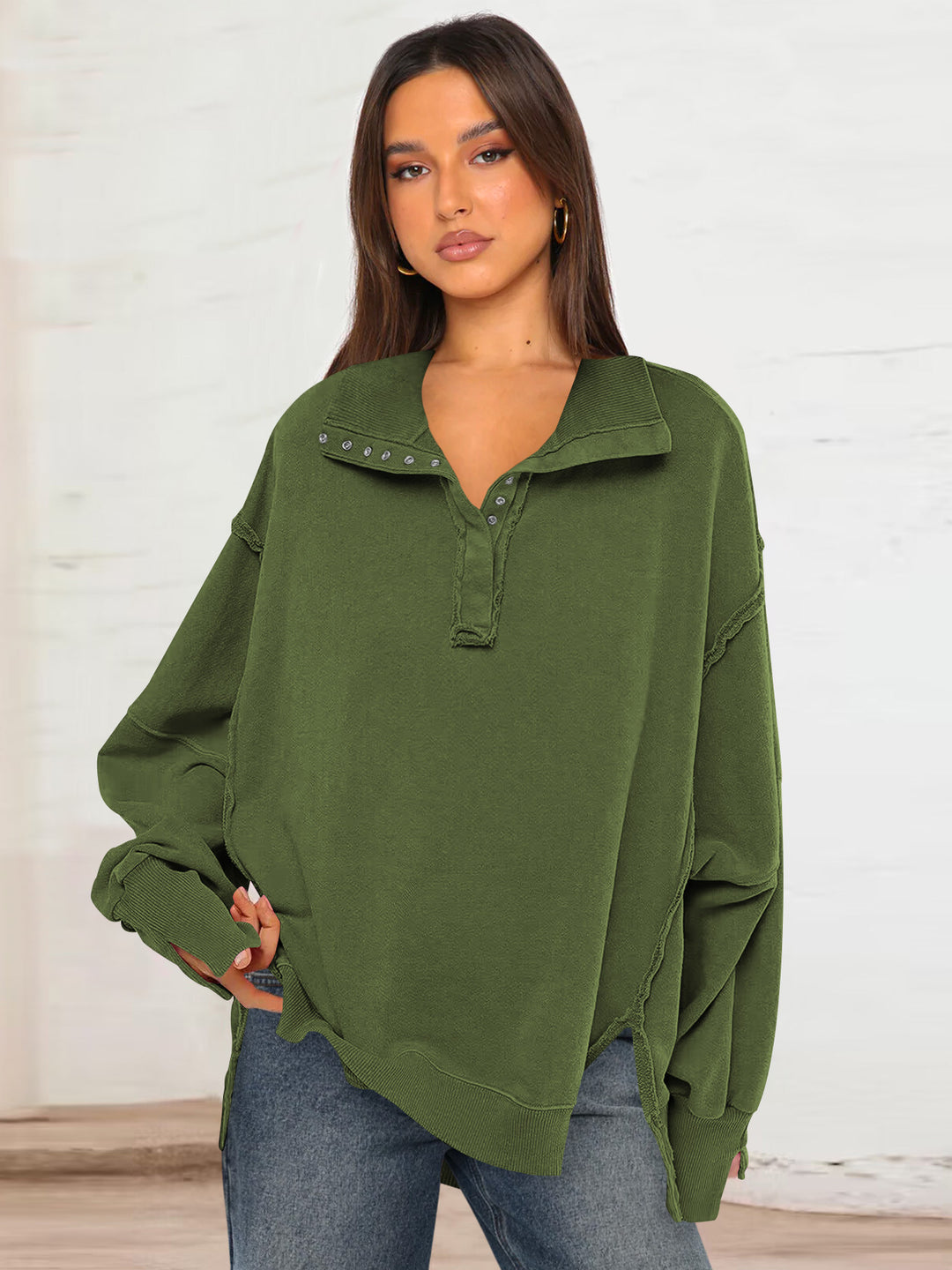 Dame afslappet oversized pullover med knaplukning og ufuldendte sømme Stilla