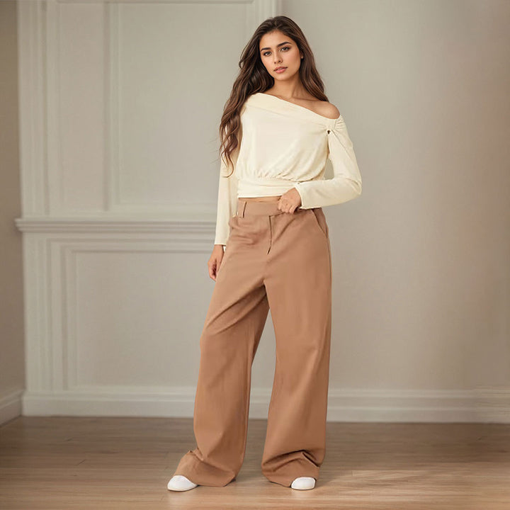 Dame elegant off-shoulder top med draperet design og rynkning Stilla