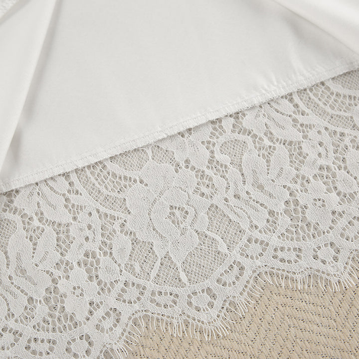 Dame Satin pyjamasæt med elegant kimono-design og blondeafslutninger Stilla