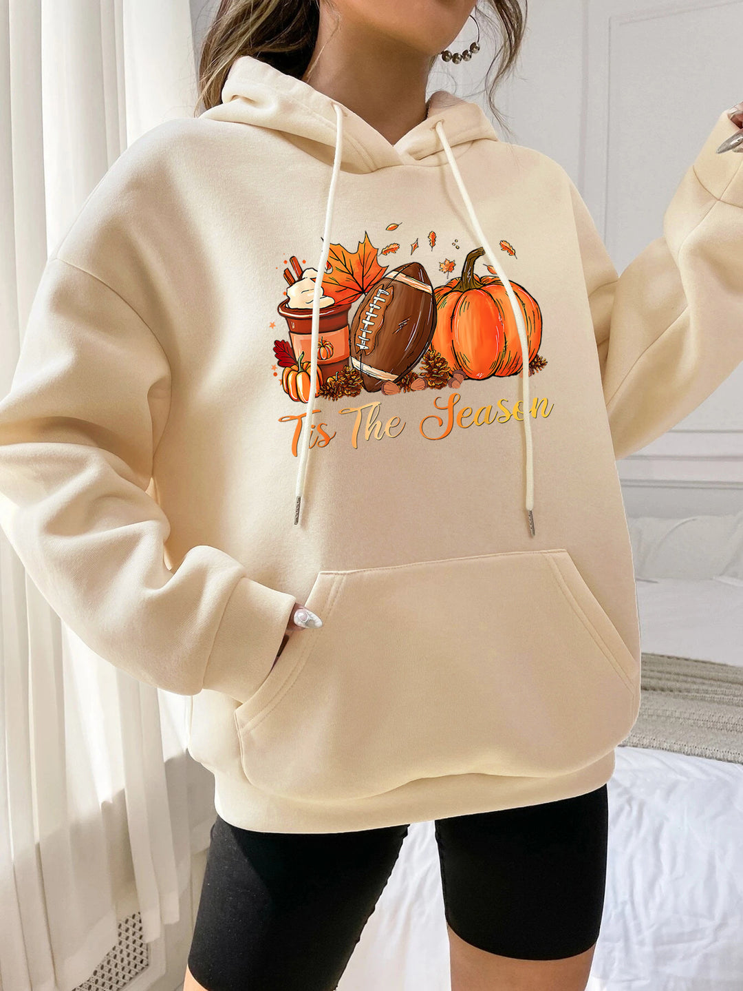 Dame hoodie med efterårs motiv og komfortabel pasform Skovae