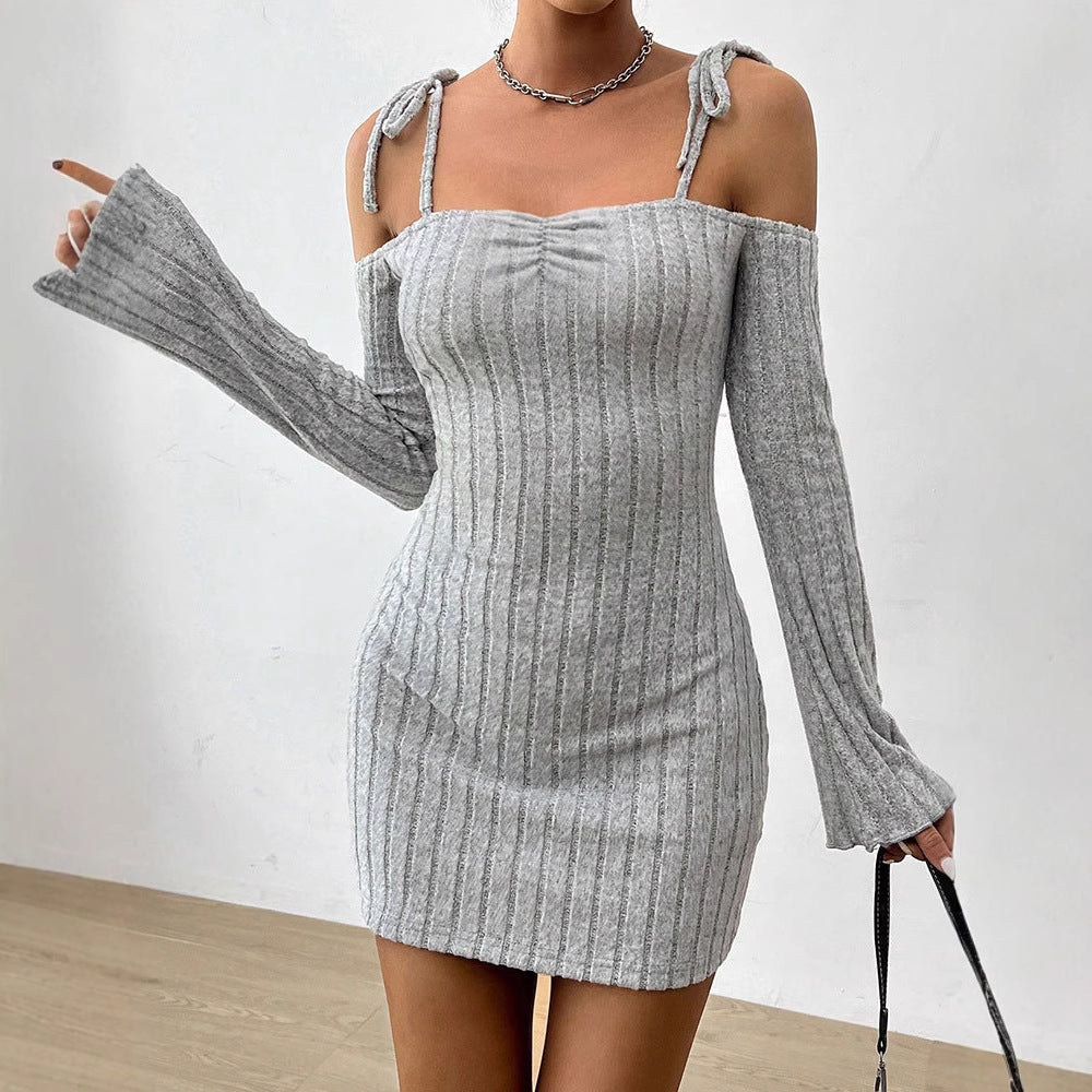 Damer Off-Shoulder Minikjole med volangdetaljer og fint ribstrik Skovae