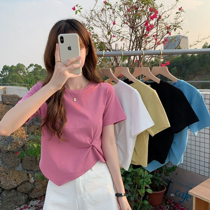 Dame Cropped T-Shirt med dekorativ knude design og moderne snit