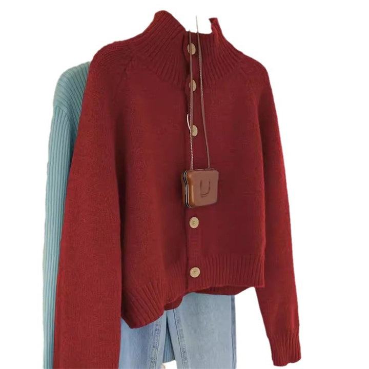 Kvinders knælange cardigan med opretstående krave og trendy træknapper Stilla