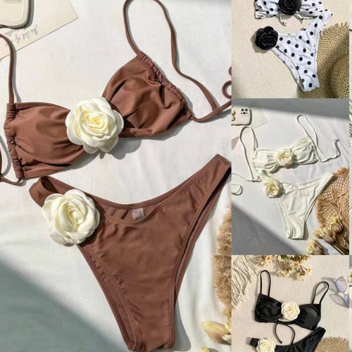 Kvinders bikini med blomsterdetaljer i flæser