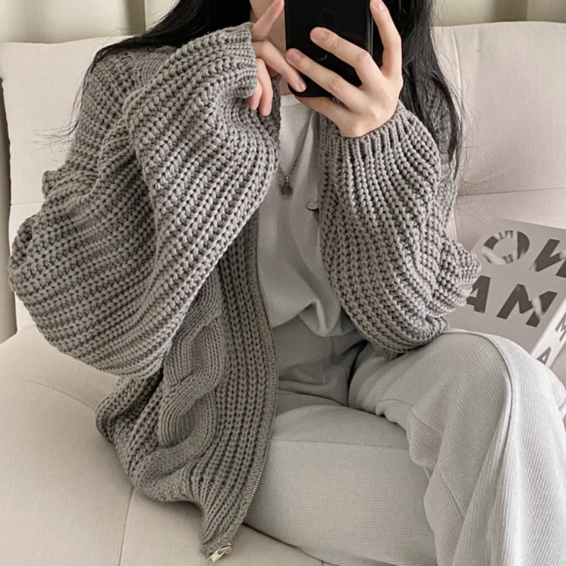 Kvindernes hyggelige cardigan med voluminøse ærmer og moderne design Stilla