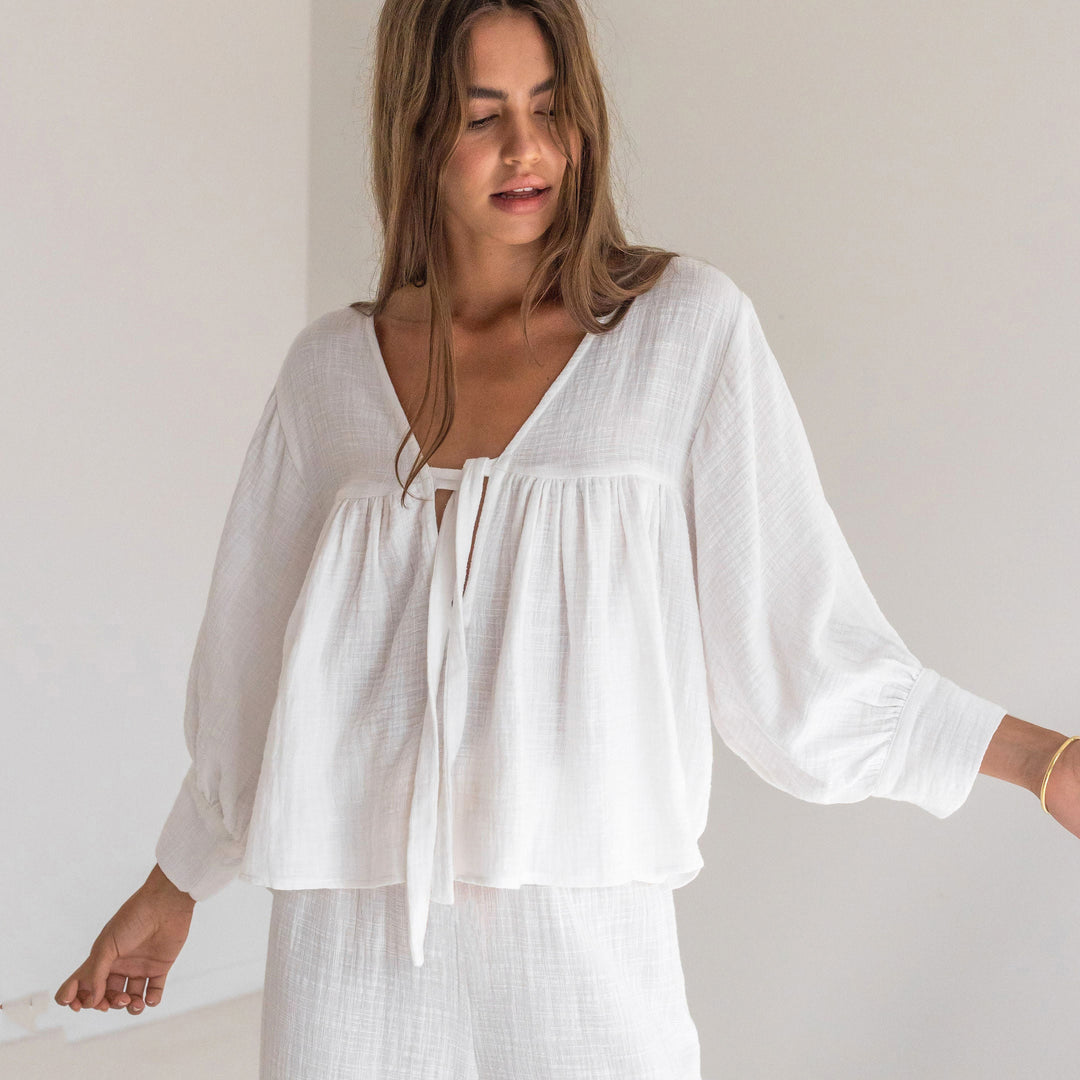 Dame let sommerloungewear med voluminøse ærmer og taljerbart design Stilla