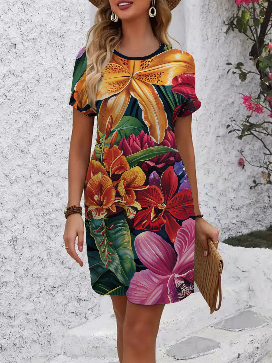 Dame komfortabel fritidskjole med livligt blomsterprint og løs pasform Skovae