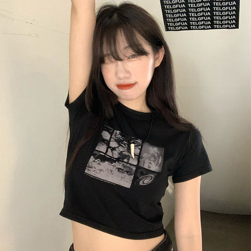 Dame Cropped T-Shirt med kreativt grafisk design Skovae