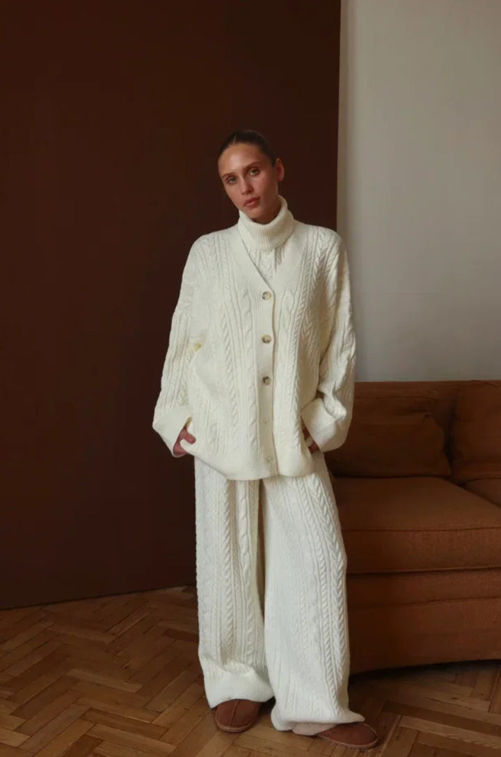 Damernes strikkede loungewear sæt med loose fit og hyggelige detaljer Stilla