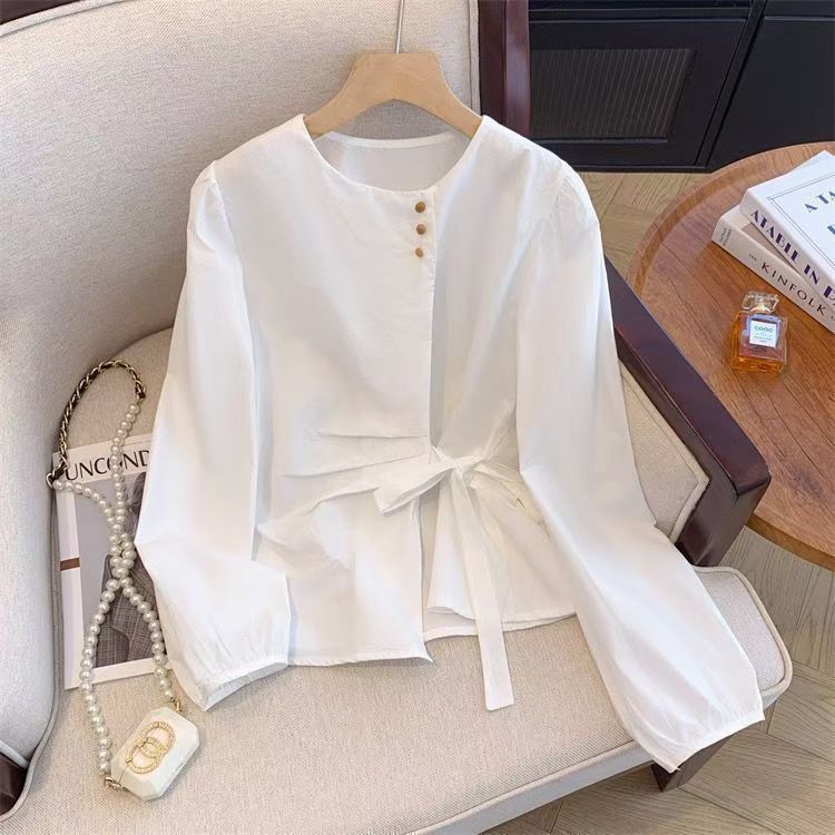 Damebluse med elegant sløjfe Stilla