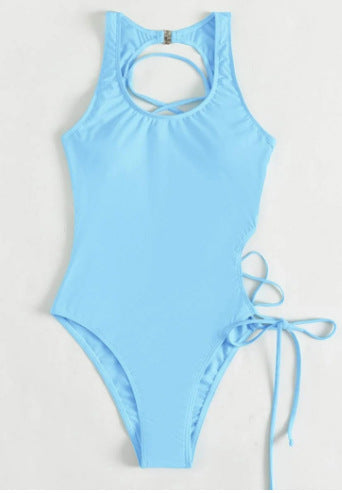 Dame one-piece badedragt med moderigtigt cut-out og justerbare sidelommer Skovae