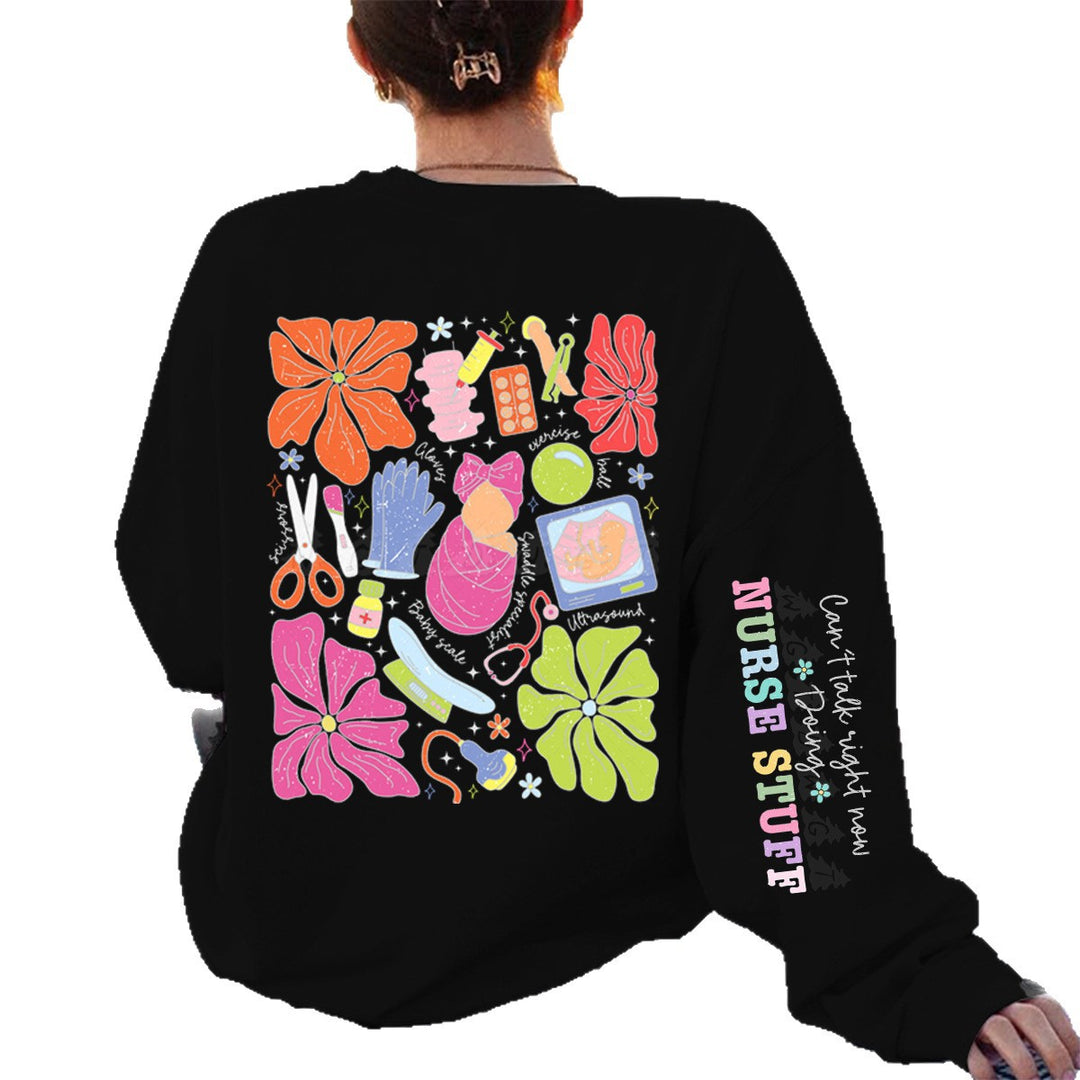 Kvinders hoodie med farverigt grafisk design og originalt plejemotiv Stilla