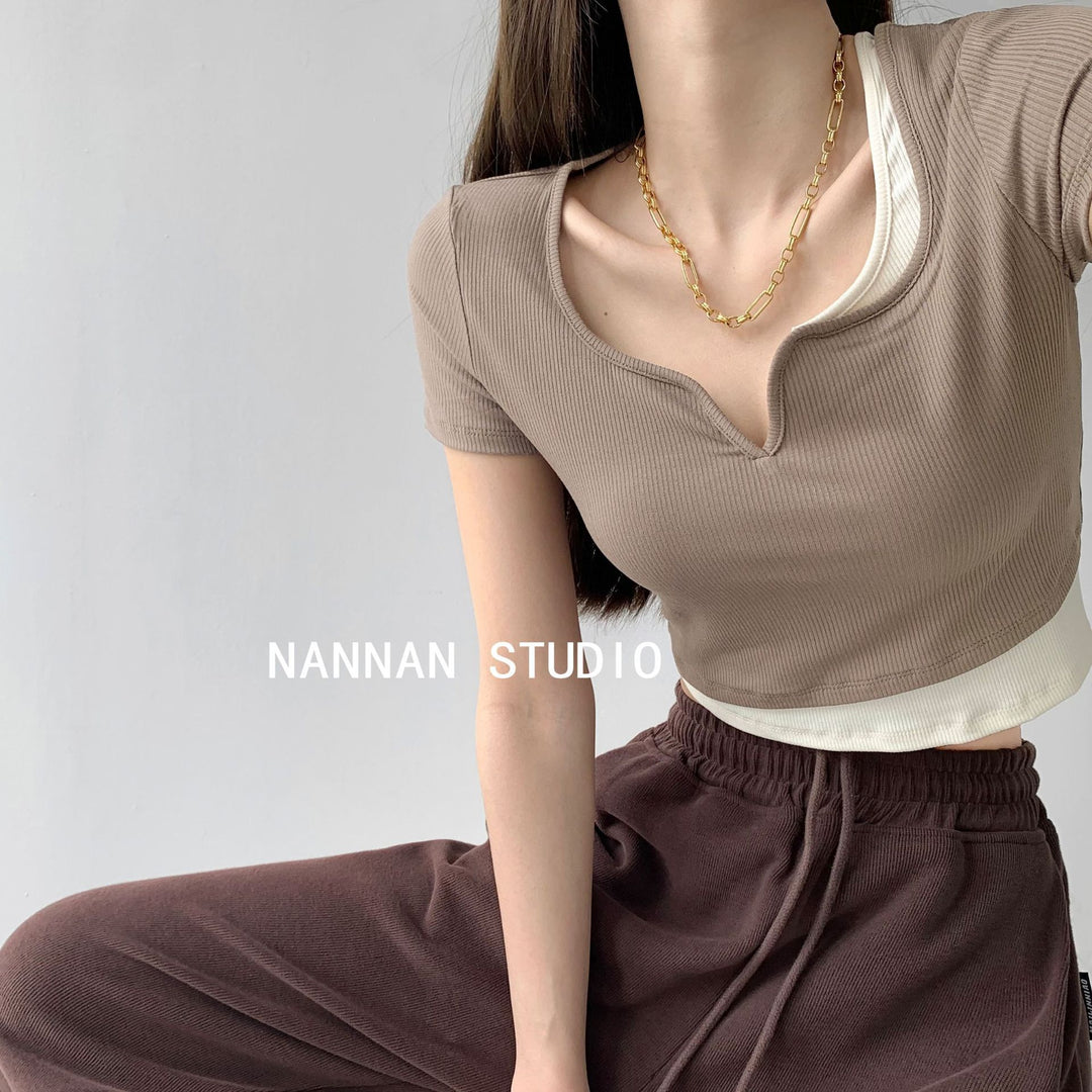 Kvinders afslappede cropped top med moderne V-hals og tekstur