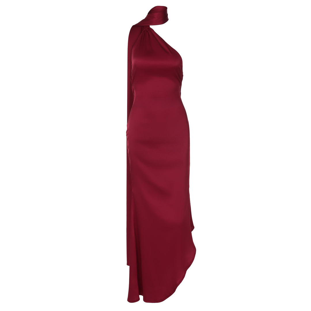 Dame aftenkjole med asymmetrisk snit og elegant halter Stilla