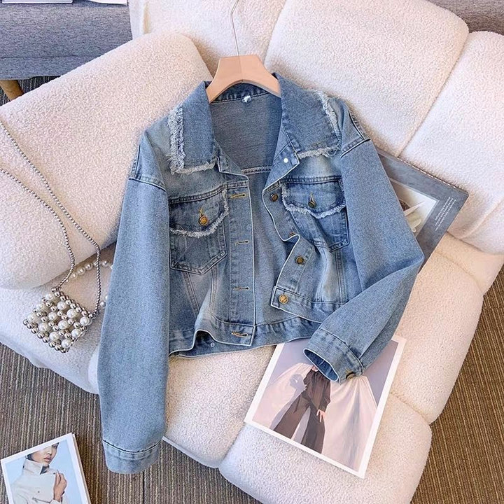 Dame cropped denim jakke med frynser og knapdetaljer Stilla