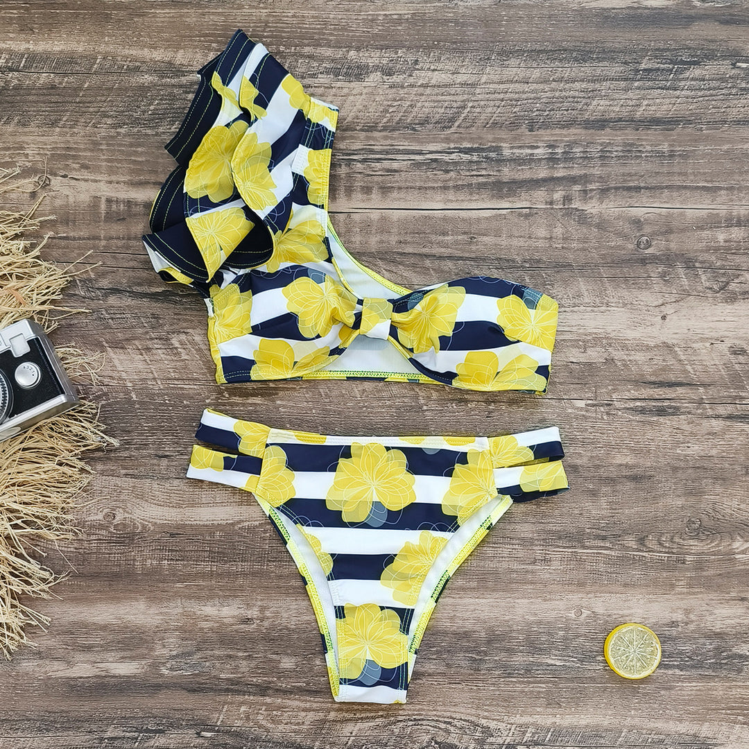 Dame bikini-sæt med voluminøse flæser og spændende blomstermønster Stilla