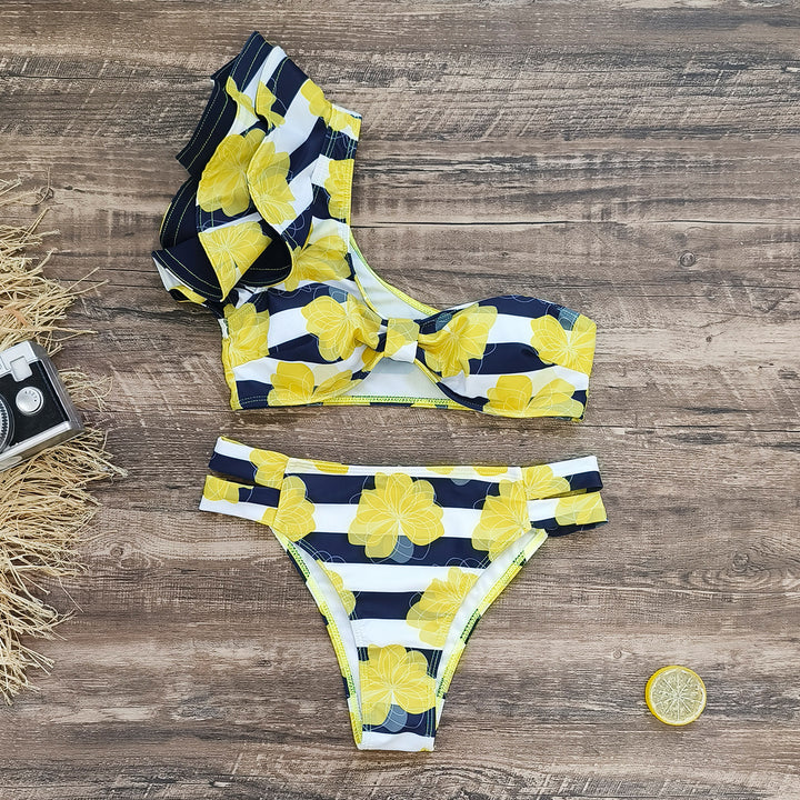 Dame bikini-sæt med voluminøse flæser og spændende blomstermønster Stilla
